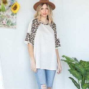 Lovely J beige leopard relaxed pieced top S